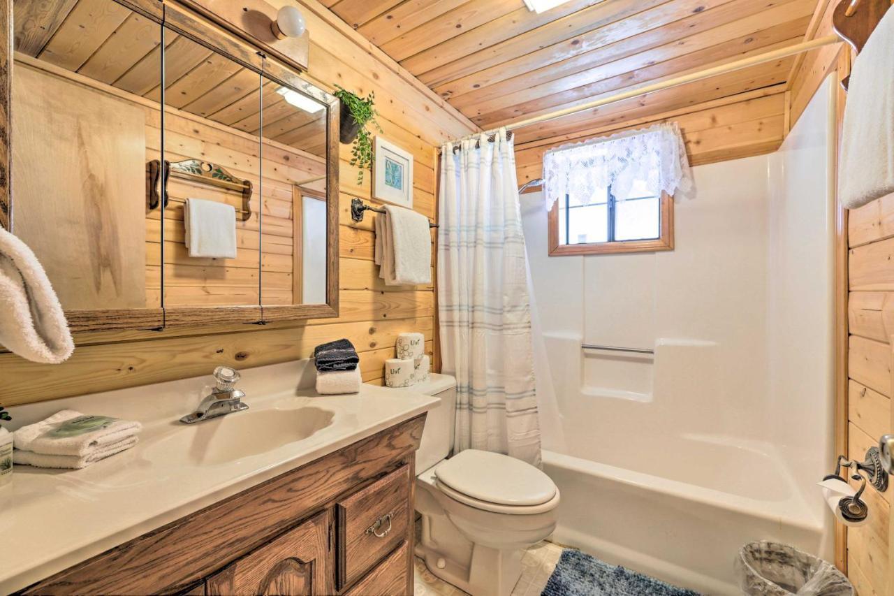 Rustic Duck Creek Village Cabin With Fire Pit! Εξωτερικό φωτογραφία